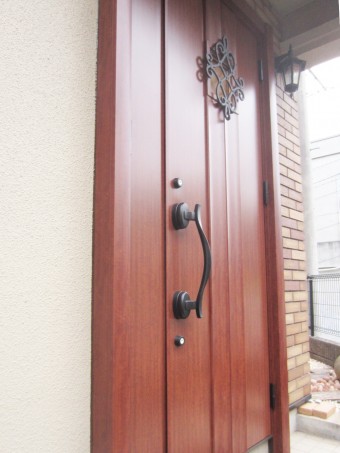 玄関ドアリフォームで気分も一新 玄関ドアリフォームで気分も一新